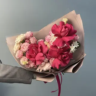 Сборный букет Ягодный десерт M