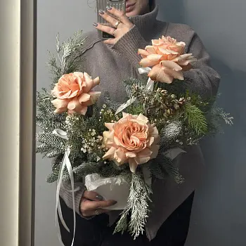 Композиция с розой Kahala и нобилисом