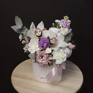 Букет в шляпной коробке Совершенство S