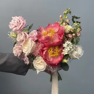 Свадебный букет невесты с пионом Garden