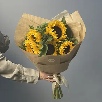 Солнечный букет из 5 подсолнухов