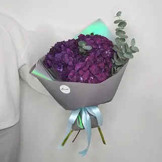 Букет из 3 фиолетовых гортензий и эвкалипта