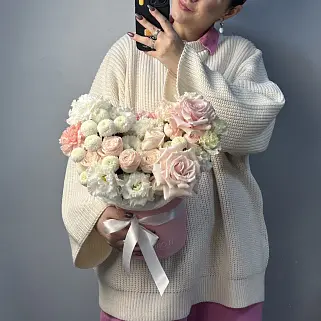 Розовая цветочная композиция