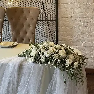 Белая раскидистая композиция