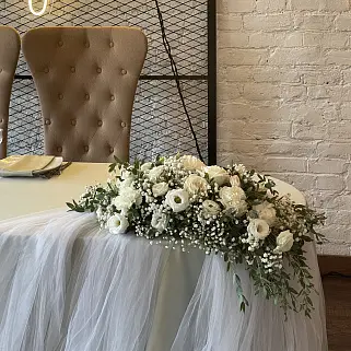 Белая раскидистая композиция