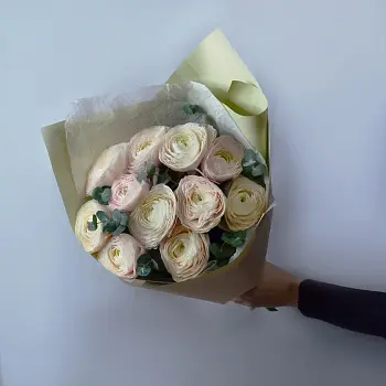 Букет из 11 ранункулюсов