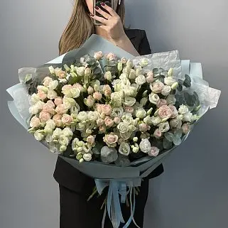 Дуо-букет эустомы и кустовой розы