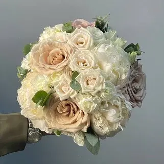 Свадебный букет невесты Бежевый классический