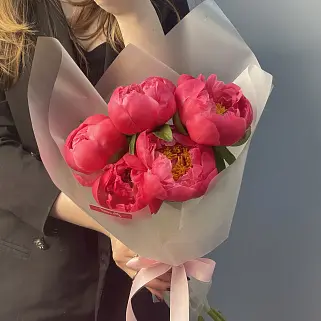 Букет из 5 пионов Coral Sunset