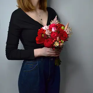 Классический красный свадебный букет невесты