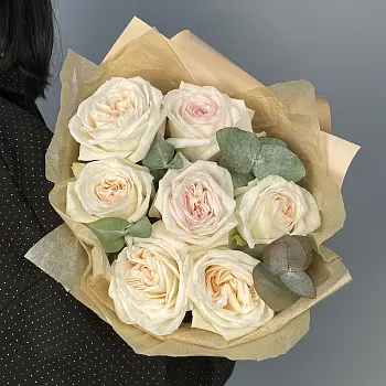 Букет пионовидных роз White O'Hara и эвкалипта XS