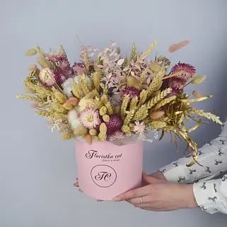 Букет сухоцветов в шляпной коробке