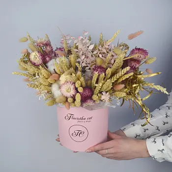 Букет сухоцветов в шляпной коробке