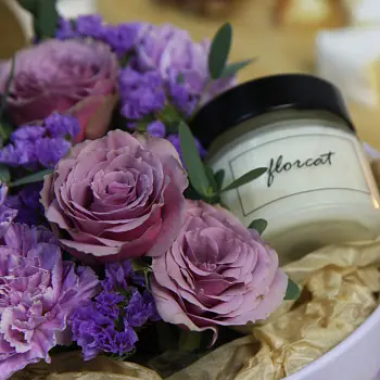 Цветочная композиция со свечой Пурпур M