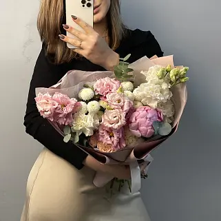 Сборный букет с пионом Ванильный сироп S