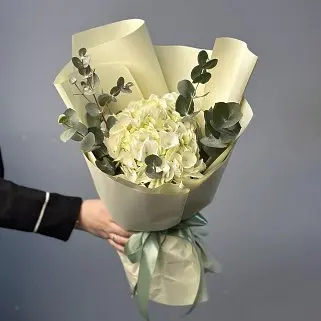Букет белой гортензии