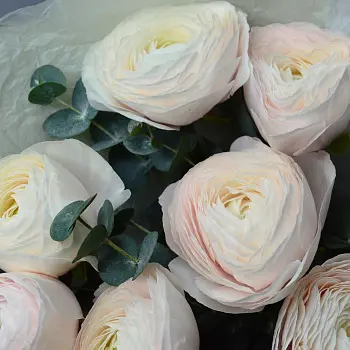 Букет из 7 ранункулюсов XL