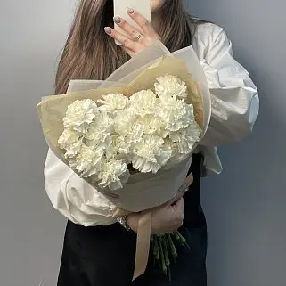 Букет из 15 белых гвоздик