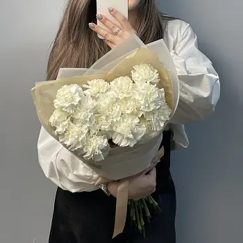 Букет из 15 белых гвоздик