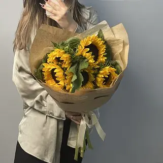 Солнечный букет из 5 подсолнухов