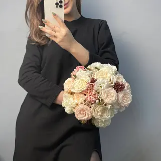 Свадебный букет невесты с винными акцентами