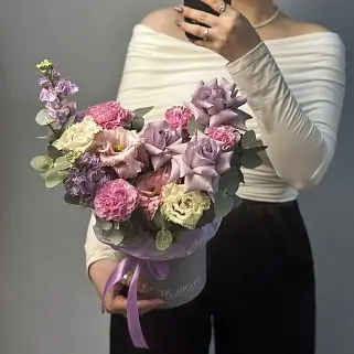Букет в шляпной коробке Purple Dream M
