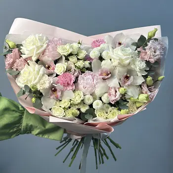 Сборный букет с пионом Цветущий сад L