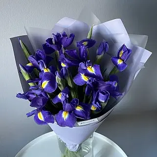 Букет из 15 ирисов
