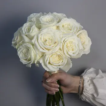 Свадебный букет невесты из 15 роз Playa Blanca