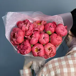 Букет из 11 пионов Coral Sunset