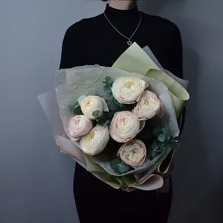 Букет из 7 ранункулюсов XL