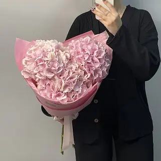 Букет из 3 розовых гортензий