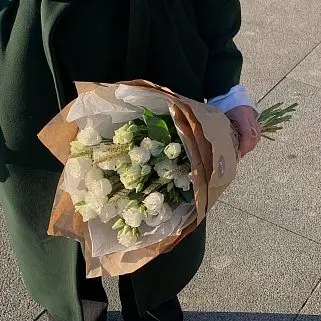 Букет из 5 белых эустом с пшеницей