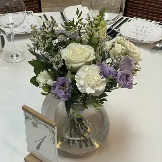Лиловый букет на стол гостей