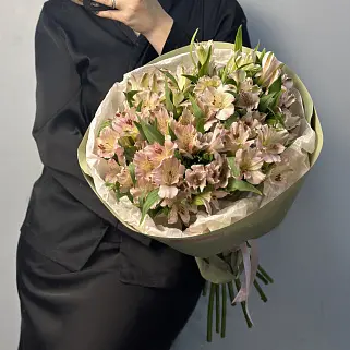 Букет из 11 розовых альстромерий