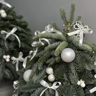 Ёлочка с белым декором S