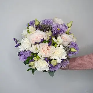 Свадебный букет невесты в бело-лиловых оттенках