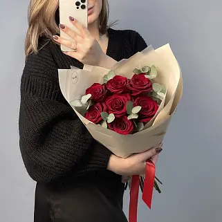 Букет красных роз Explorer и эвкалипта XS