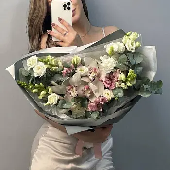 Сборный букет Совершенство M