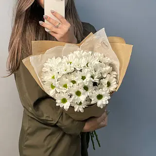 Букет из 5 белых кустовых хризантем Bacardi