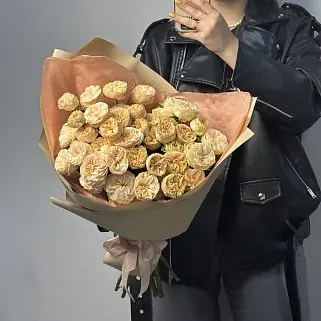 Букет из 9 кустовых пионовидных роз Gentle Trendsetter