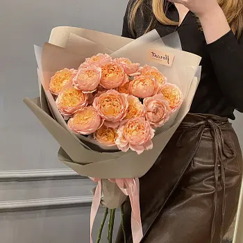 Букет из 5 кустовых пионовидных роз Juliet