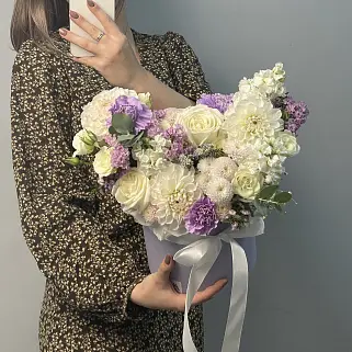 Букет в шляпной коробке Лиловый