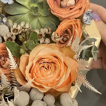 Цветочная композиция Коричневое сердце