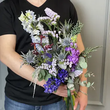 Мужской букет с дельфиниумом