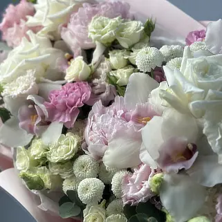 Сборный букет с пионом Цветущий сад L