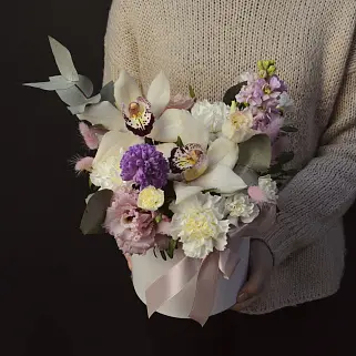 Букет в шляпной коробке Совершенство S