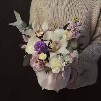 Букет в шляпной коробке Совершенство S