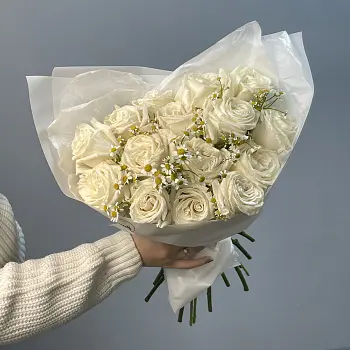 Дуо-букет роз Playa Blanca и матрикарии L