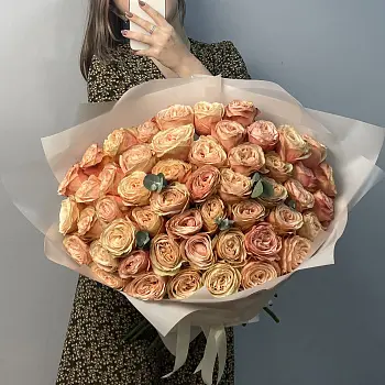 Букет пионовидных роз Kahala и эвкалипта XL